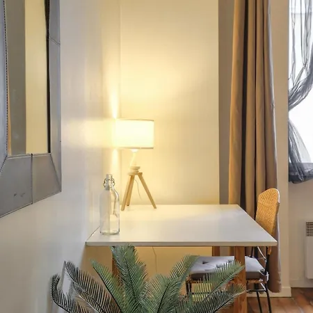 Appartement Charming With Balcony In The Heart Of The 7th