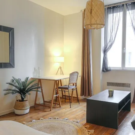 Apartment Charming With Balcony In The Heart Of The 7th