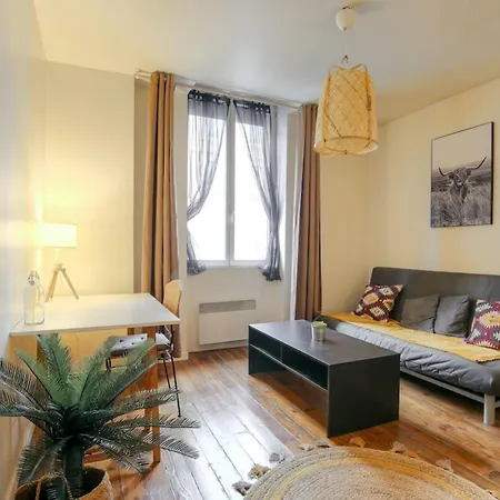 Charming With Balcony In The Heart Of The 7th *